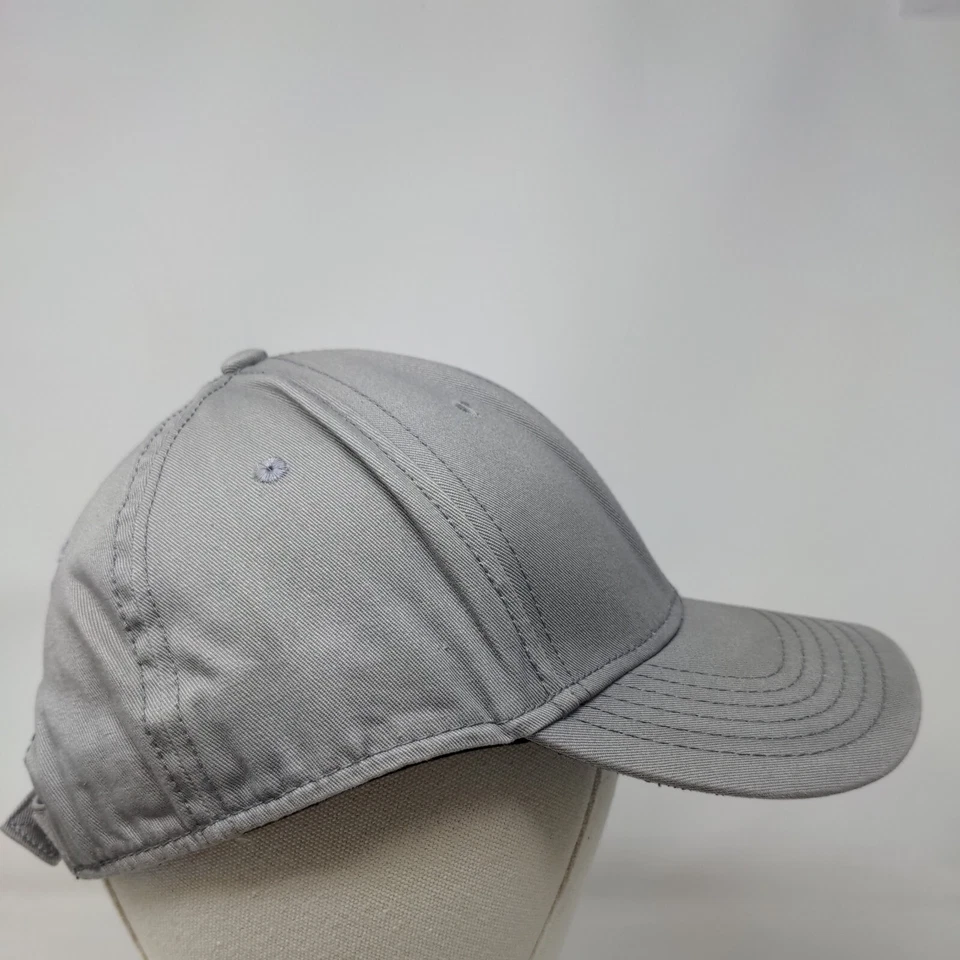Sombrero Dickies Strapback Gris OSFM Agujeros Ventilados Ajustables 6 Paneles en Blanco Foto 4 de 4
