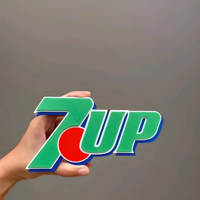 7UP Logo Buntes Schild 3D Kunst Schreibtisch Zubehör
