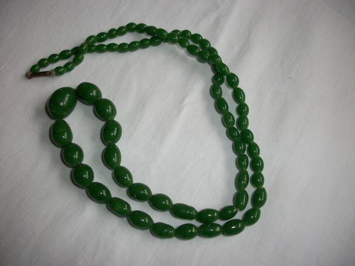 Deco circa 1930 Green Glass Beads 66cms long - Picture 3 of 4