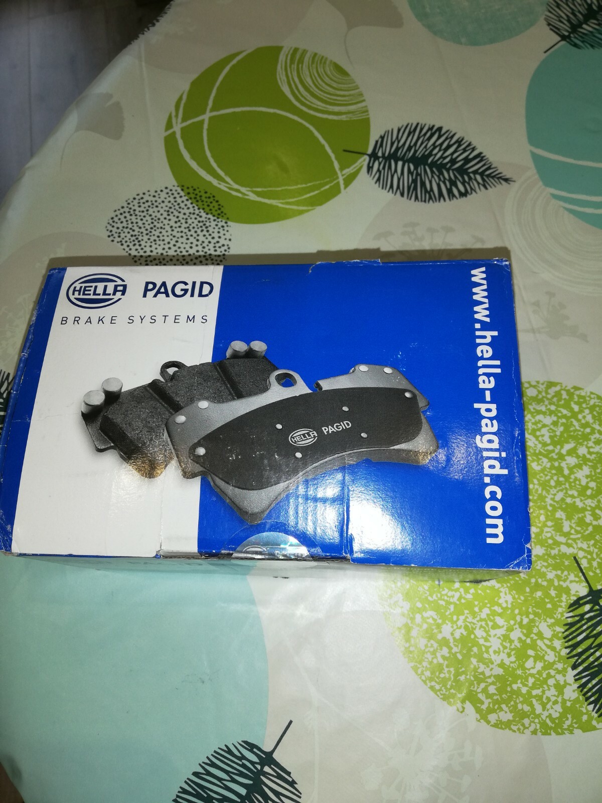 Plaquettes de freins avant Hella résolvant les vibrations sur Volvo XC60 8DB355025-261