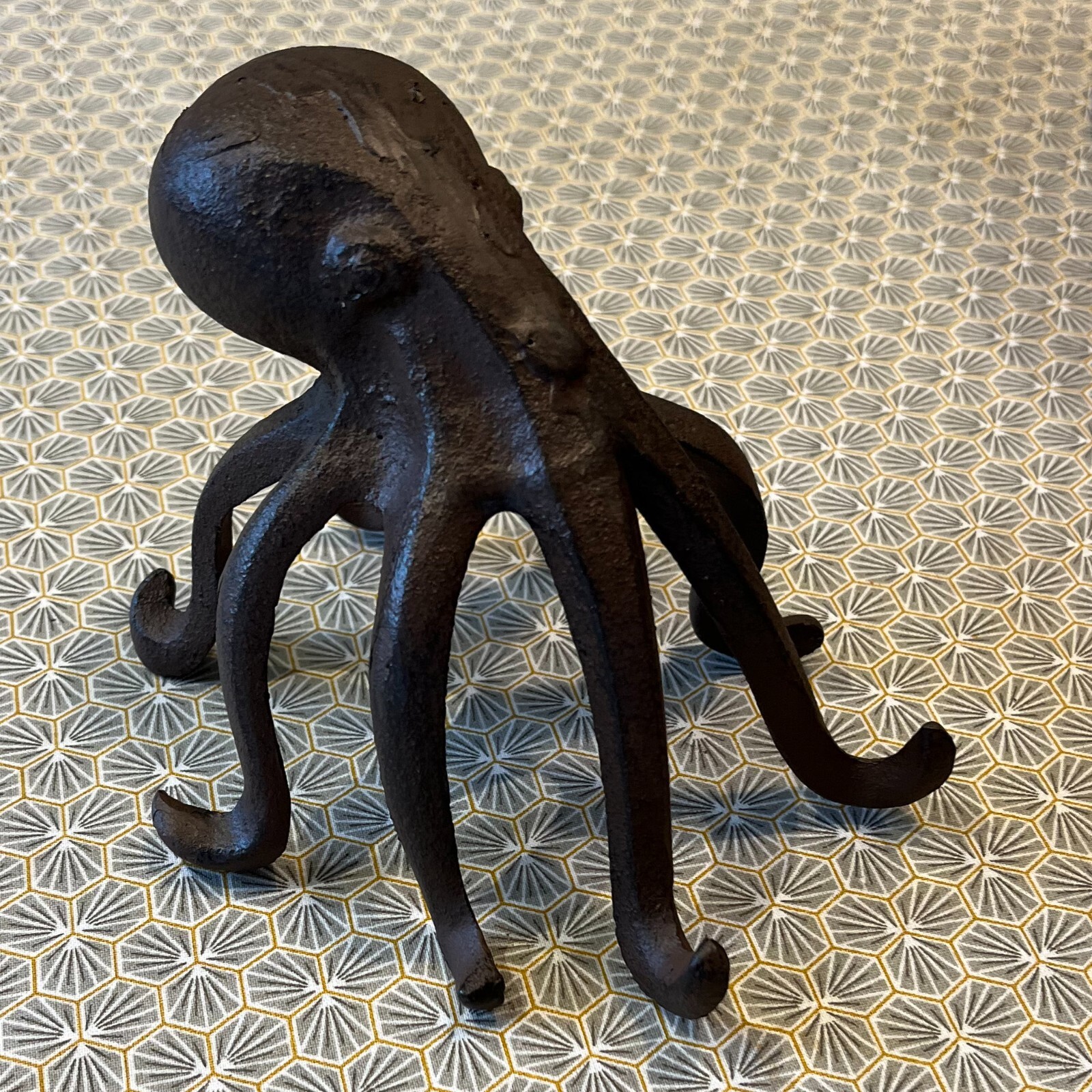 Cast Iron Octopus Phone Holder Mobile Telephone Stand