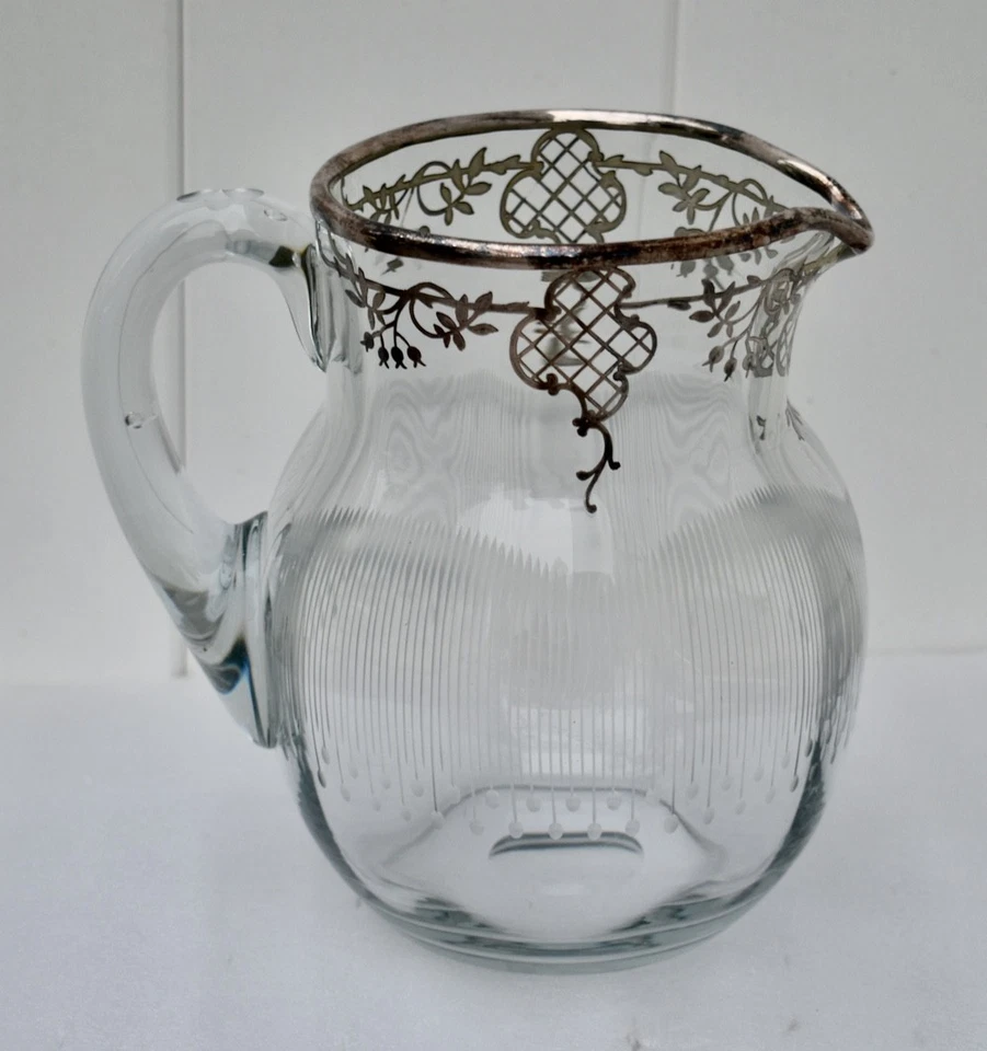Jarra de agua antigua de vidrio Art Nouveau con recubrimiento de plata de ley con vidrio grabado Foto 2 de 4