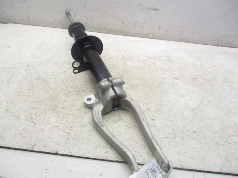 Puntal de conductor delantero AWD sin deporte sin resorte para BMW 540i 5151 17-19 Foto 2 de 4