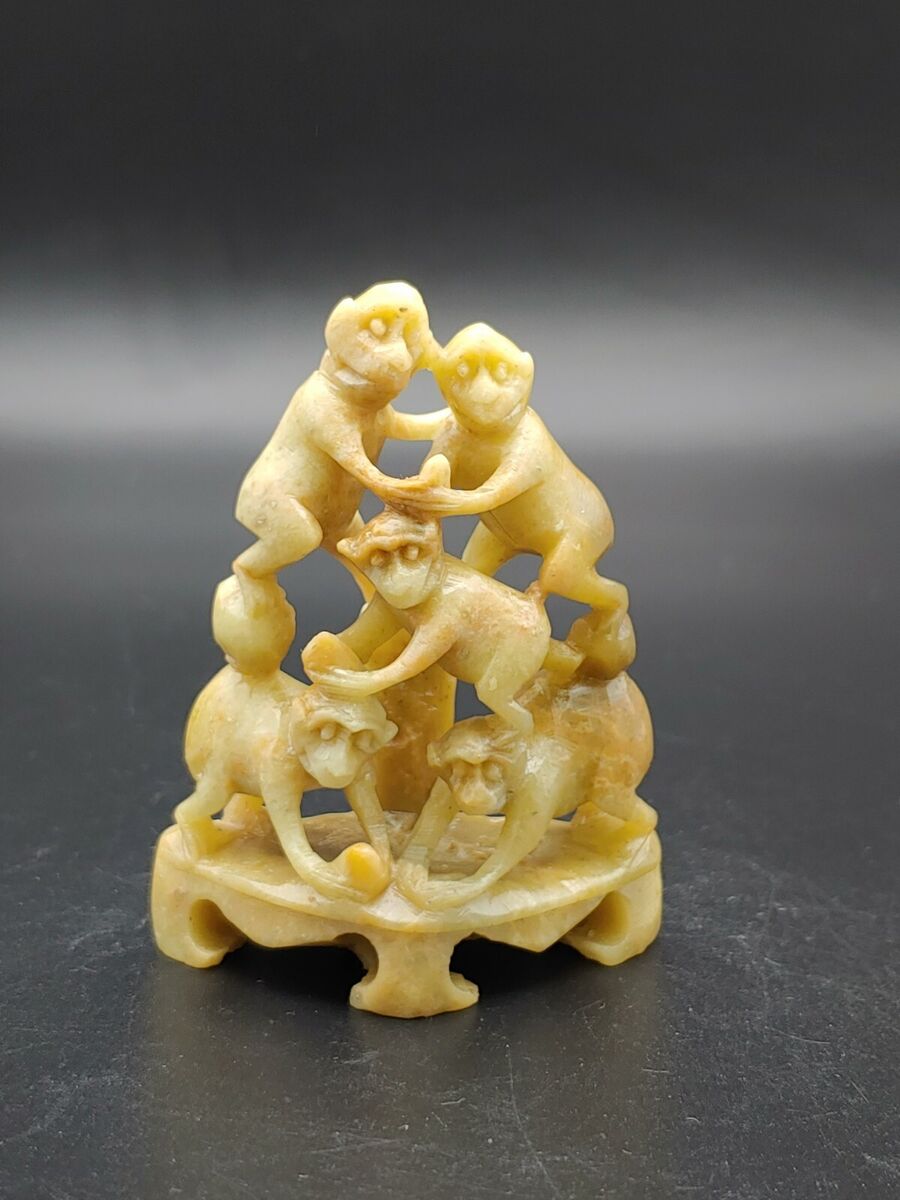 民国青田石雕群猴献瑞桃Antique Chinese Qingtian Stone 民国青田石雕群猴献瑞桃Antique Chinese Qingtian Stone