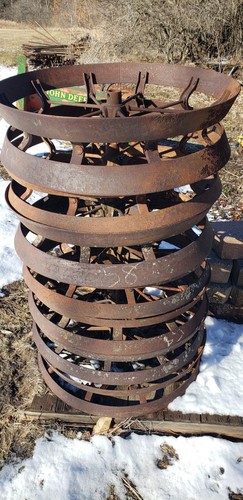(1) IRON WAGON WHEEL POT HANGER/LIGHT,LAWN OR YARD DECORATION 30" (JOHN DEERE) - Picture 13 of 13