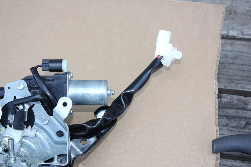 LEXUS RX350 RX450H PUERTA TRASERA PUERTA LEVADIZA MOTOR ELÉCTRICO BLOQUEO PESTILLO ACTUADOR FABRICANTE DE EQUIPOS ORIGINALES 2016-22 Foto 3 de 4