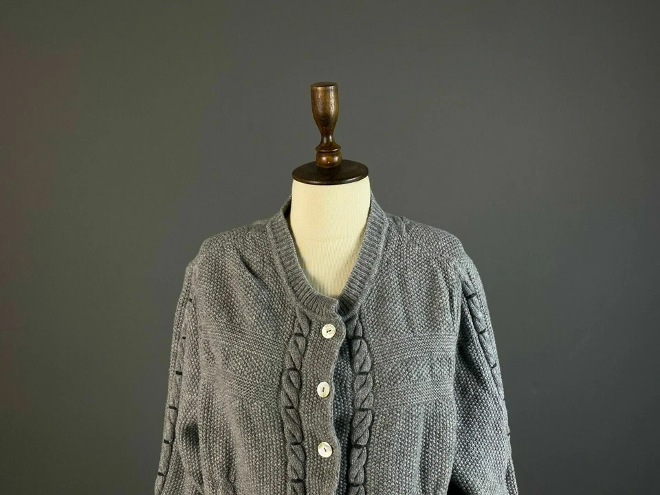 Chaqueta cárdigan tejida de lana gris Giesswein Austria para dama talla 44 / GB 30 / EE. UU. 14 Foto 2 de 4