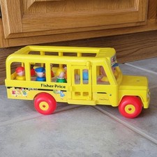Vintage Fisher Price School Bus with Little People Figures 1984 Quaker Oats