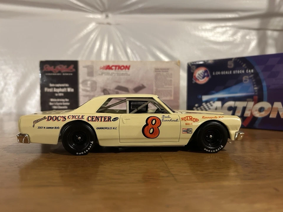 Литая модель автомобиля NASCAR Action 1974 Dale Earnhardt 1st Asphalt Win 1:24 (ремейк 2001 года) - Изображение 4 из 4