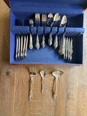 Vintage Oneida Distinction Deluxe Stainless Steel 70pc  Raphael  Scroll Flatware