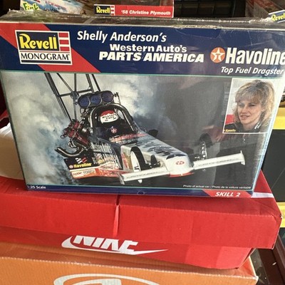  REVELL 7651  1/25 SCALE SHELLY ANDERSON'S  WESTERN AUTO'S  MODEL KIT New