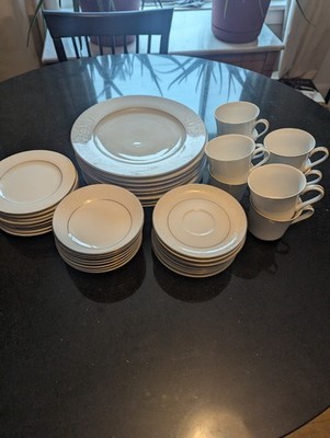 Crown Victoria Lovelace Dinnerware Set Service For 8 - 40 Pieces