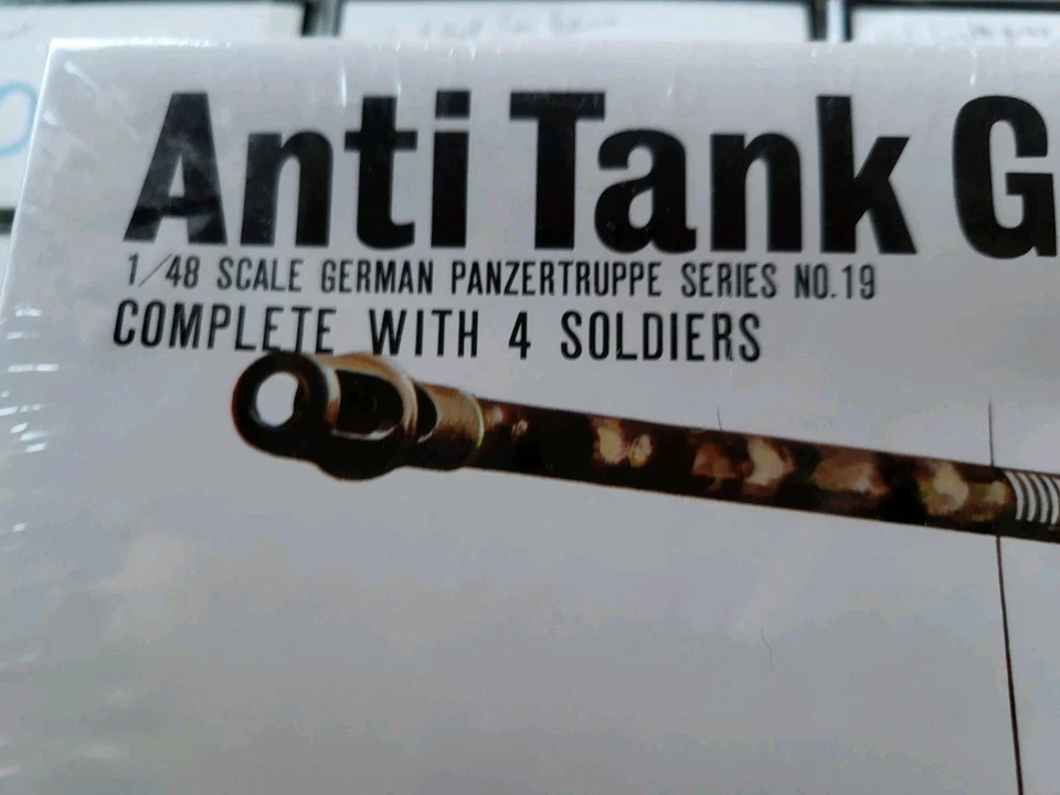 PISTOLA ANTITANQUE BANDAI 1/48 IV "RINOCERONTE" CON KIT MODELO SELLADO SOLDADOS 058258 Foto 2 de 4