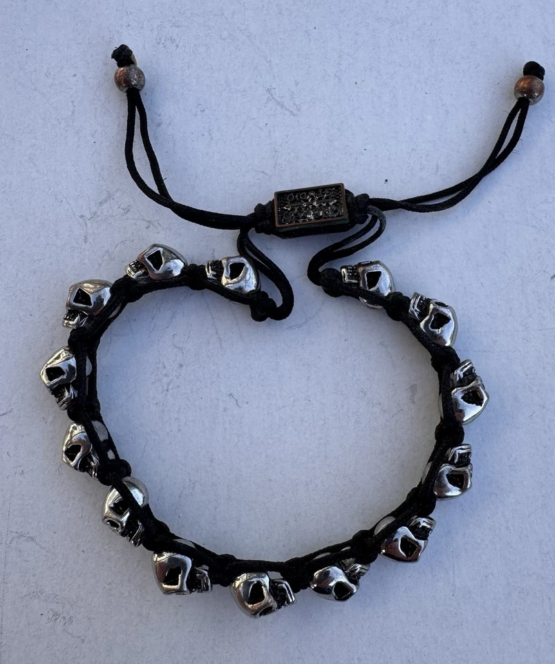 Pulsera de cordón anudado con calaveras King Baby Studios (14) Foto 3 de 4