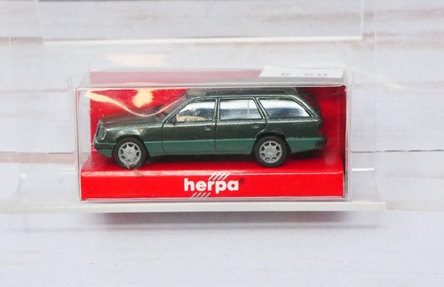 Herpa 031462, Mercedes Benz E320 modelo T 5 puertas, verde metálico, escala 1/87 HO | Zustand: New