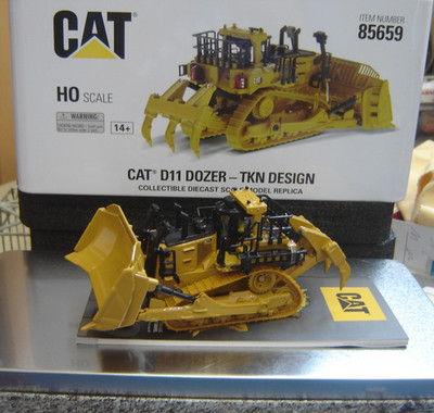 DM Diecast Masters 1:87 85659 CAT D11 Dozer TKN Design ''Neu''(330)