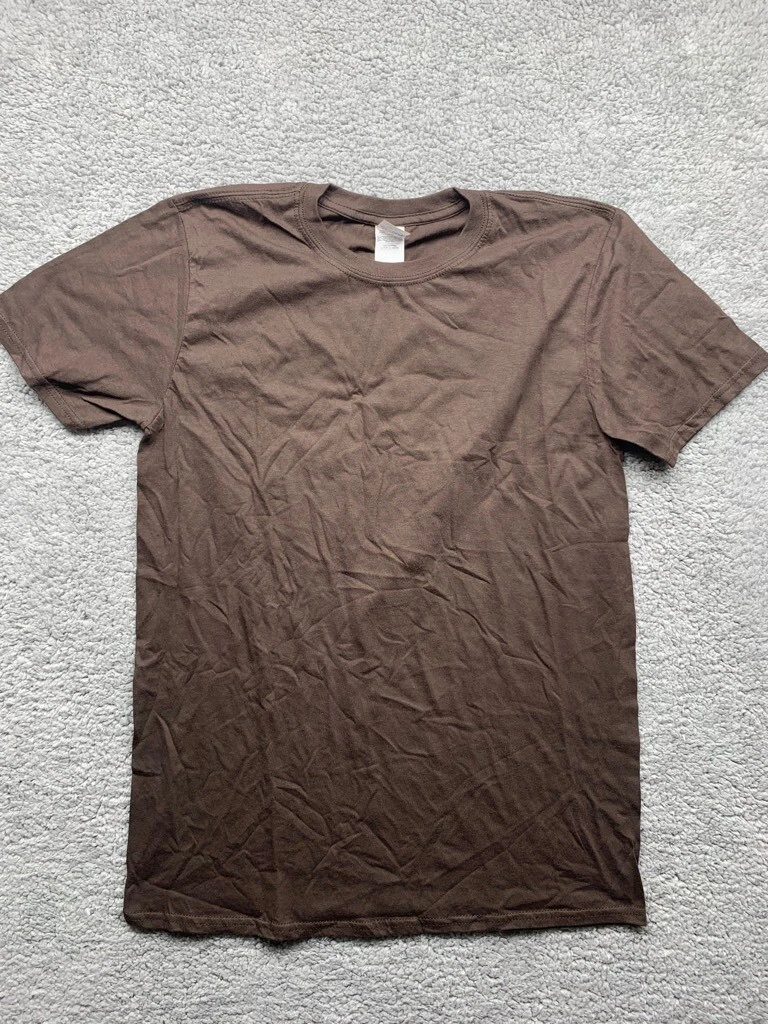 brown gildan t shirt