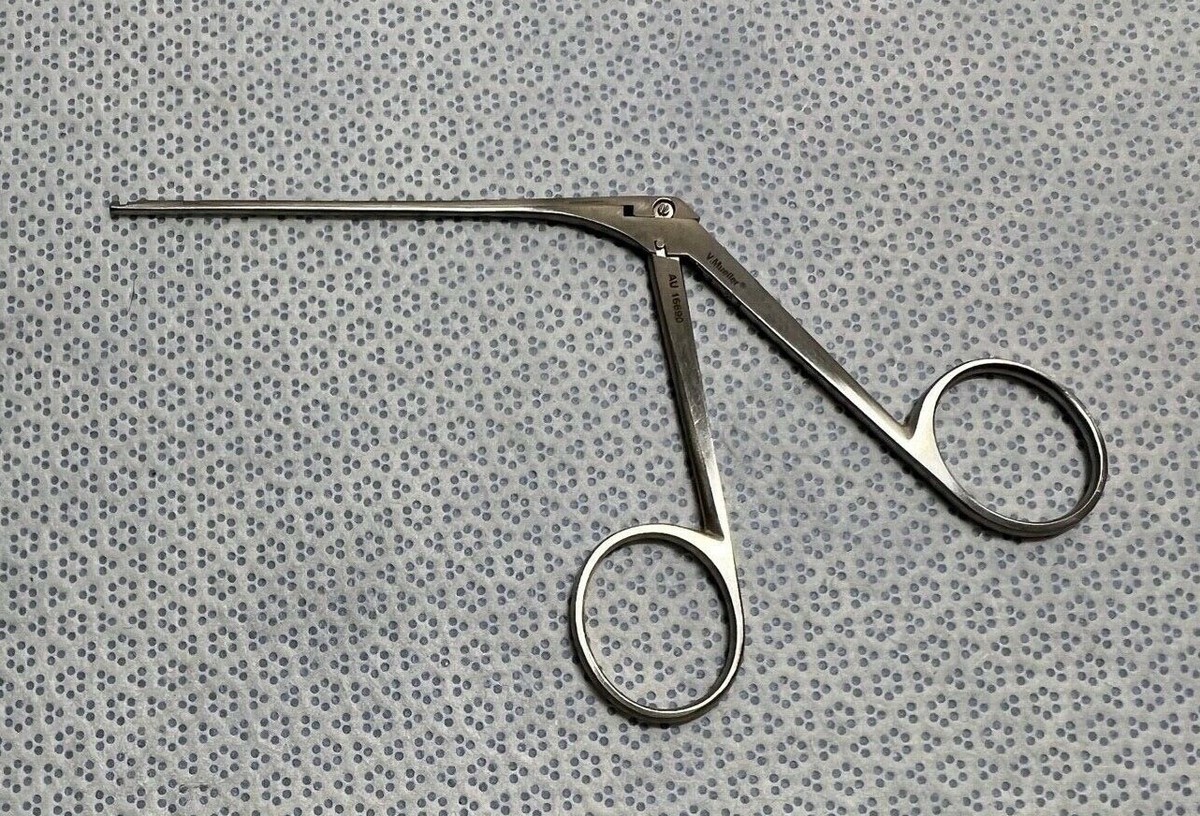 V. Mueller AU 16690 Surgical 5-1/8 V. Mueller AU 16690 Surgical 5-1/8
