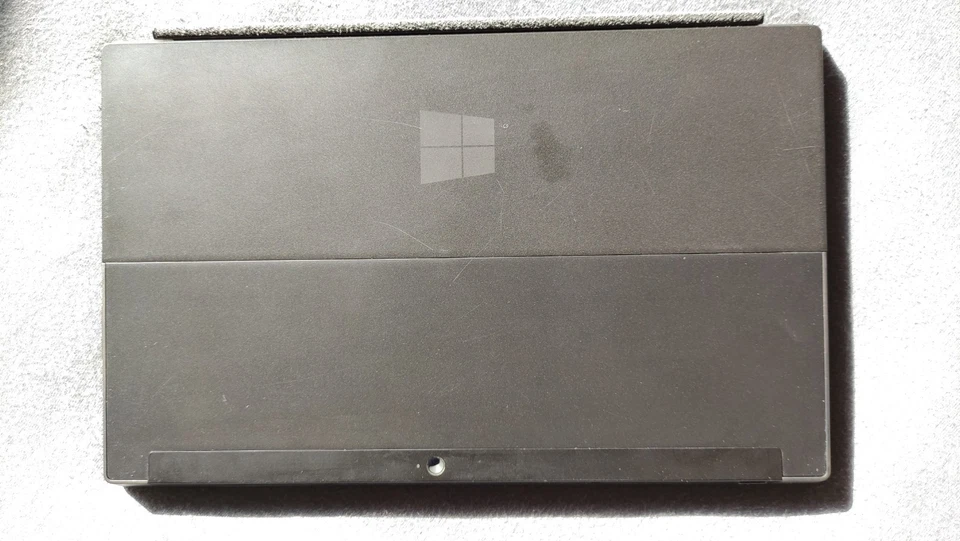 Microsoft Surface RT 64 GB  mit Tastatur und Ladegerät + 2 Stifte Zustand gut  - Bild 4 von 4