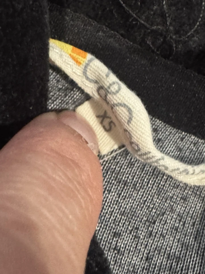 Moletom com capuz C&C California Y2K color block listra arco-íris veludo preto com zíper XS - Imagem 4 de 4