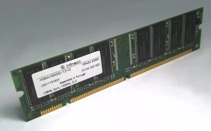 Infineon 128MB HYS64V16300GU-7.5-C2 UDIMM PC133 NON-ECC - Image 3 of 3