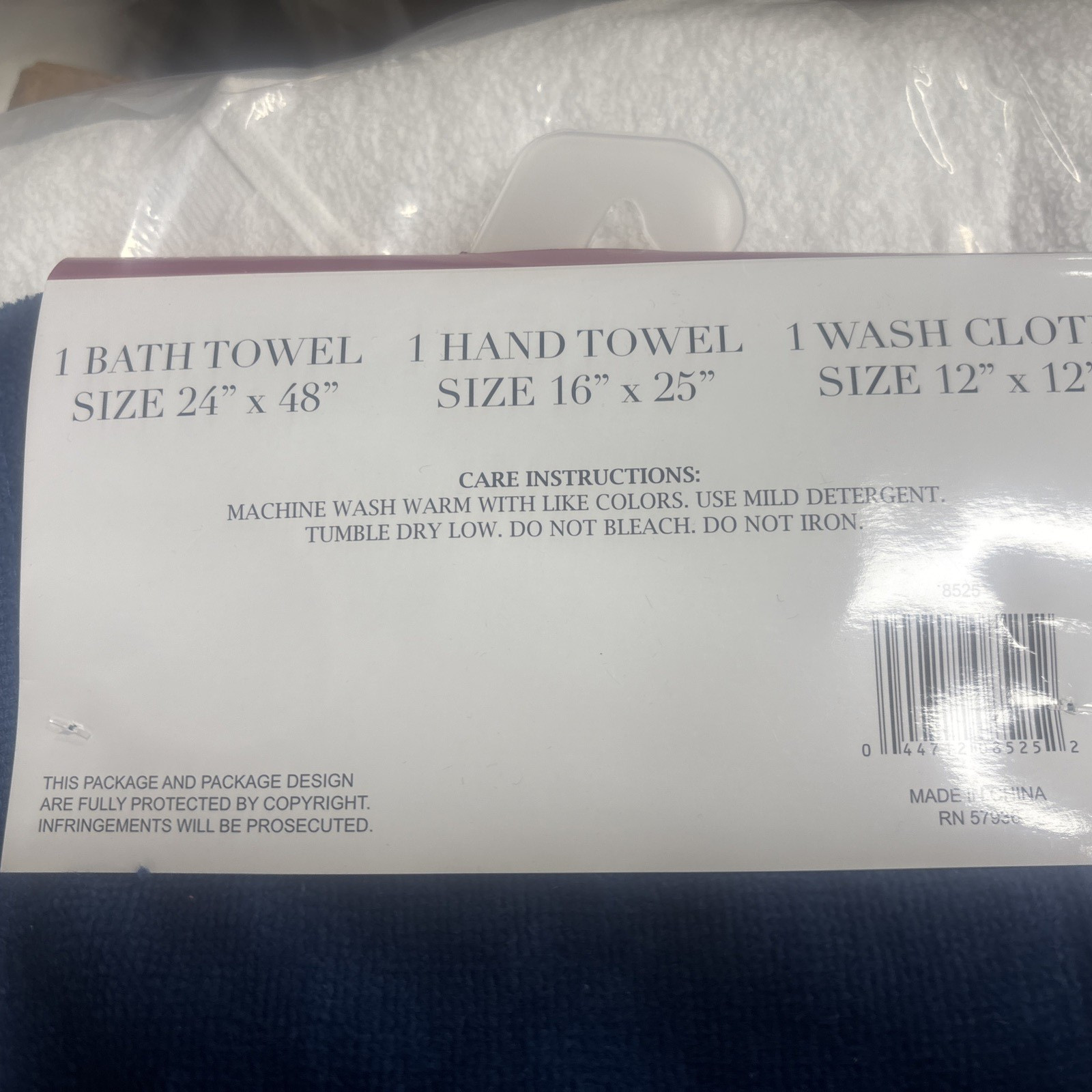 CHRISTMAS 3 PIECE TOWELS SET BEAUTIFUL  RED POINSETTIA  BRAND NEW beautiful