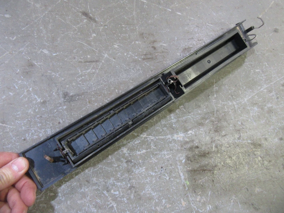 Oldmobile Cutlass 1979 salón interior lado del pasajero tablero ventilación moldura Foto 4 de 4