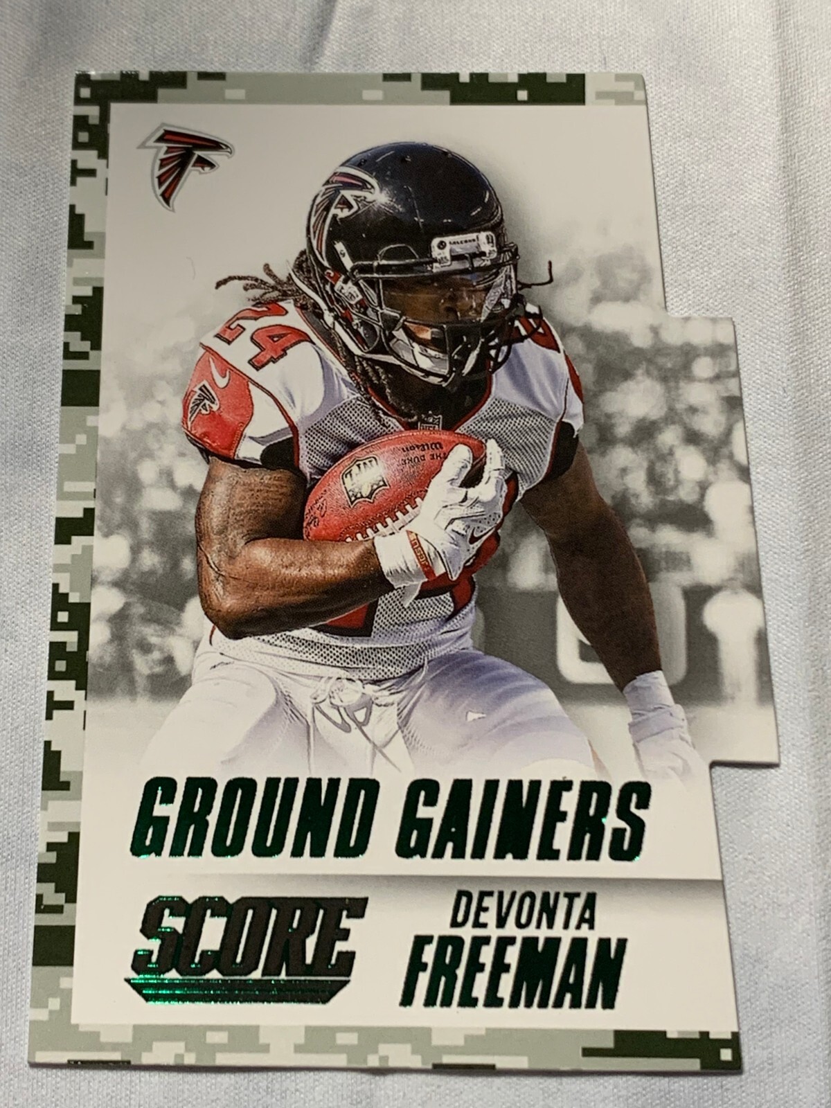 2015 Score Ground Gainers Green Camo Die-cut Devonta Freeman #18 Falcons