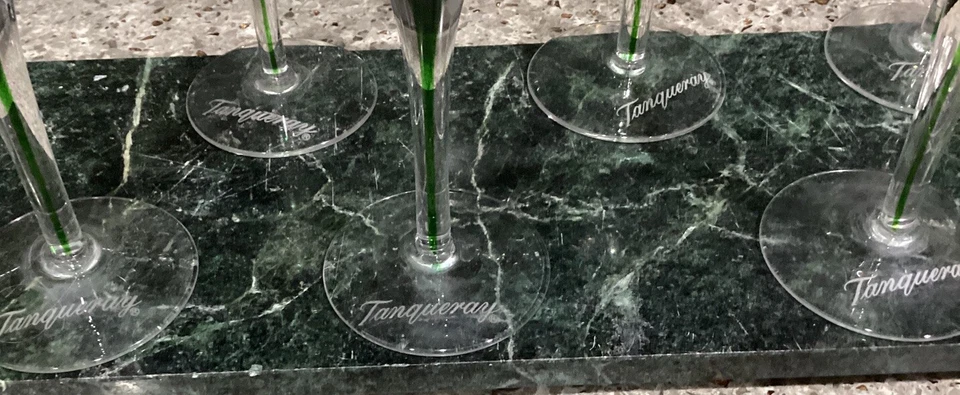 Juego de 6 vasos Martini Tanqueray Nº 10 Filamento Verde Tallo Lágrima Grabados Foto 4 de 4