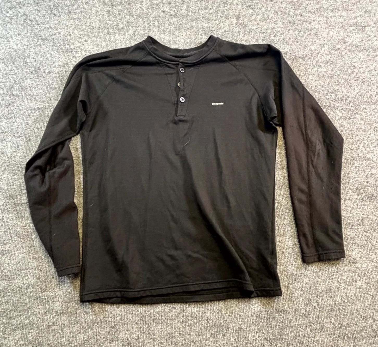 Patagonia Baselayer Top Men's Medium Black Raglan Sleeve Henley Neck Performance