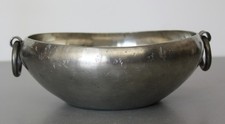 Skurdal Pewter Henkelschale, Handmade Zinn, Modell F10, Stanzdekor, Wikingerstil