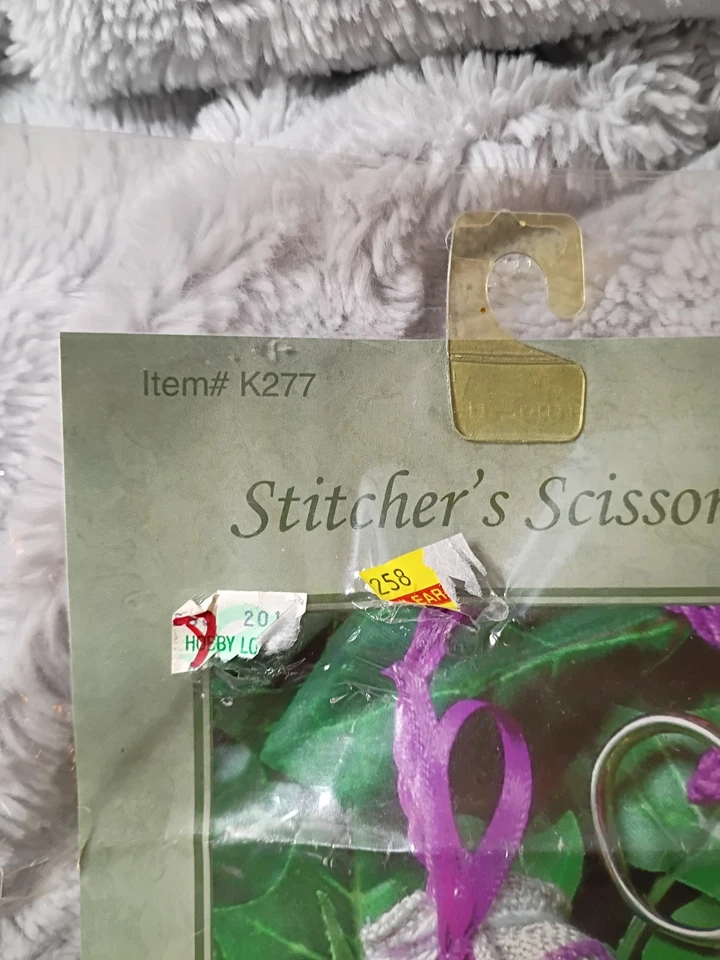 NIP Vintage Stitchers Scissor Fob Lorri Birmingham Designs Crossstitch Craft Kit - Image 3 of 3