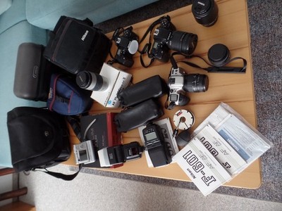 Analog und Digitalcameras Nikon, Minolta, Casio, mehrere Objektive + Zubehör