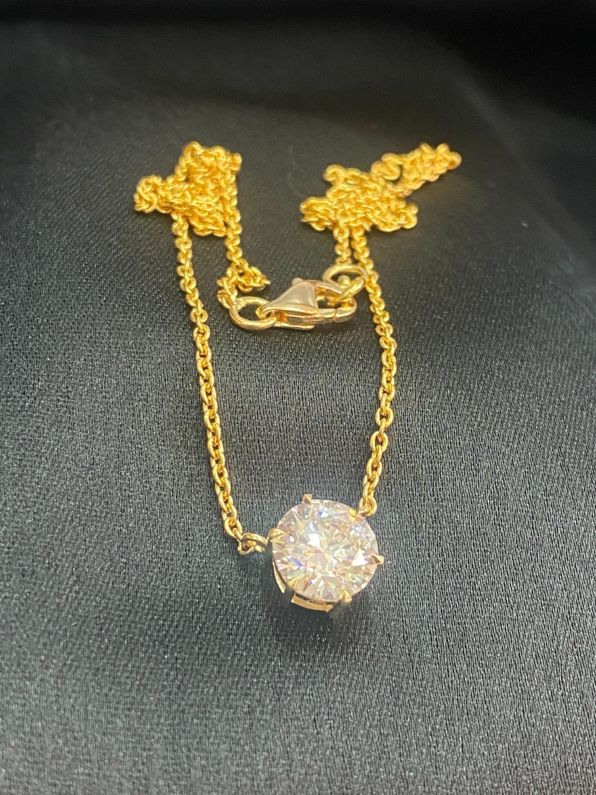 GIA Certified 2 Cts Round Brilliant D/VVS1 Diamond Solitaire Necklace 18K Gold image 7