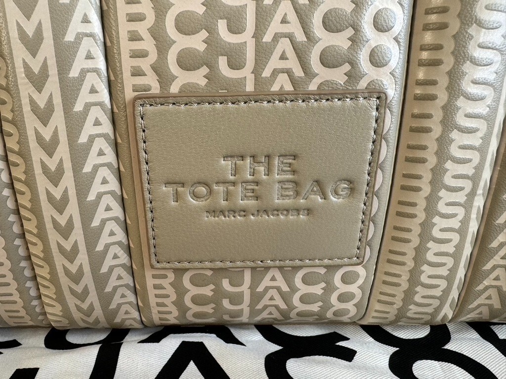 NWT Marc Jacobs tote bag The Monogram Leather Small Tote Handbag