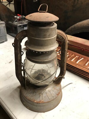 Vintage Antique DIETZ D-LITE 2 LAMP Lantern Kerosene Antique Barn OLD Decor