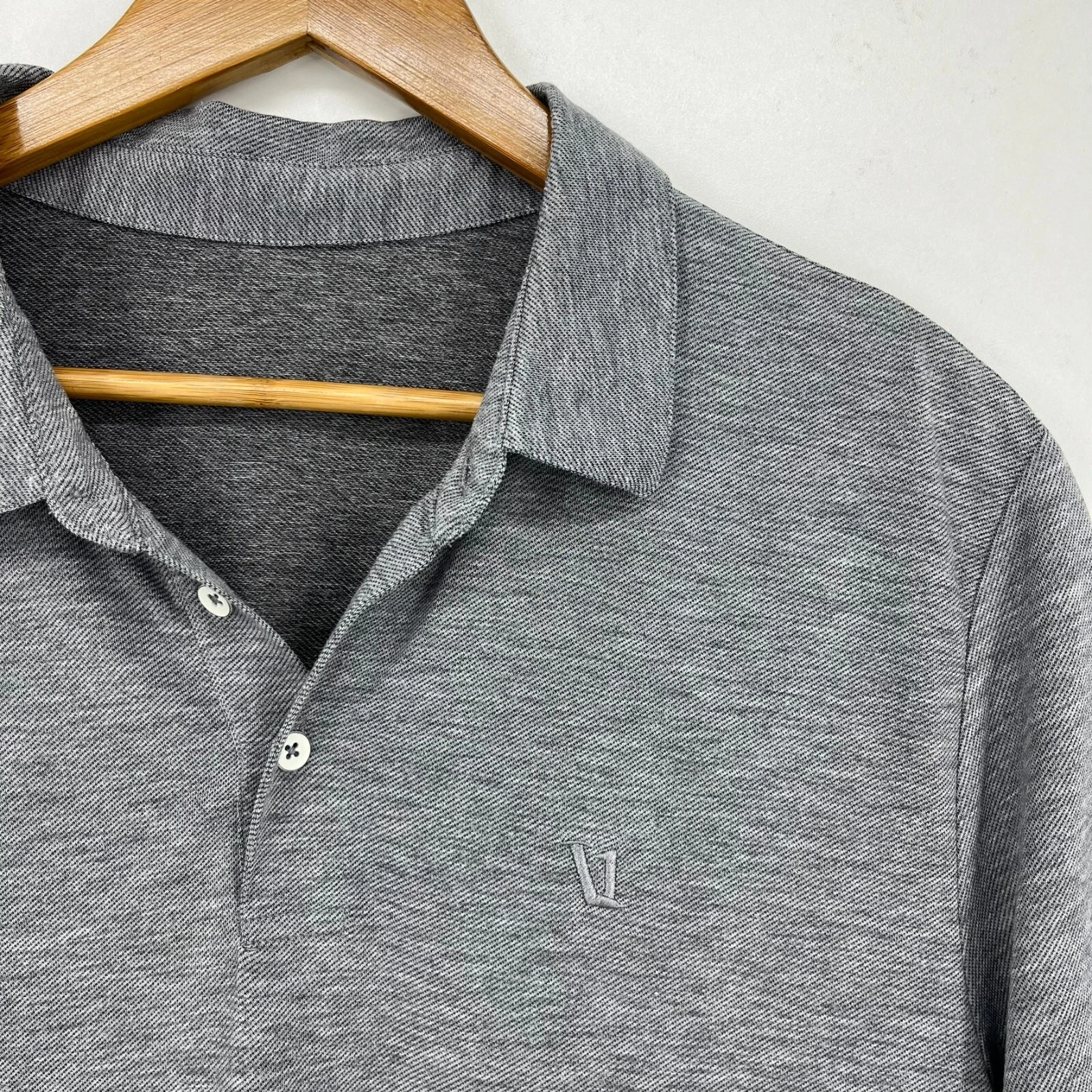 vuori polo short sleeve collared moisture wicking v logo shirt