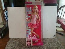 NIB 2010 Barbie Fashionistas  100+ poses Sweetie T3327 Cupcake Purse