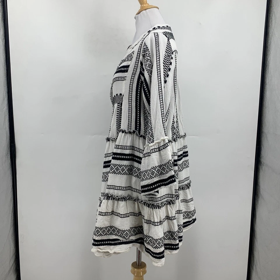 Vestido Elan para mujer grande blanco negro cuello en V manga campana bordado babydoll mini Foto 3 de 4