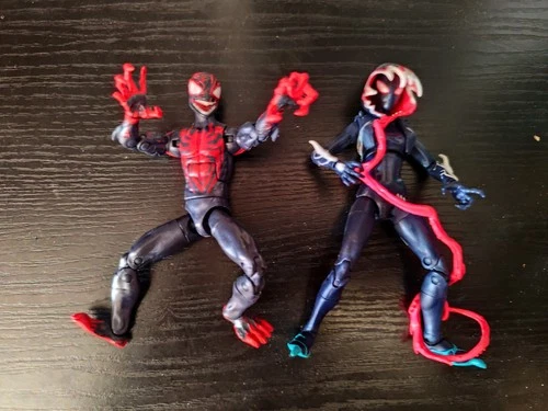 Marvel Legends Miles Morales y Gwen Stacy Simbiontes Venom