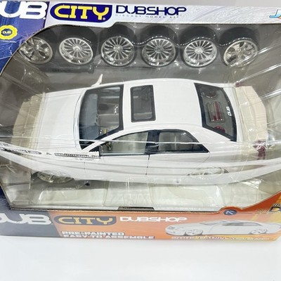 Jada Dub City 2002 Cadillac CTS Metal Model Kit 1:24 Diecast White