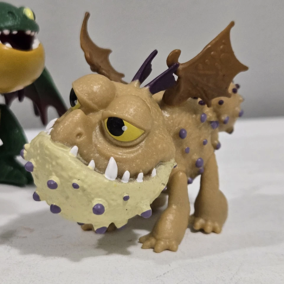 Nuevo Lote de 4 Mini Figuras Cómo Entrenar a Tu Dragón HTTYD Defensores de Berk Foto 4 de 4