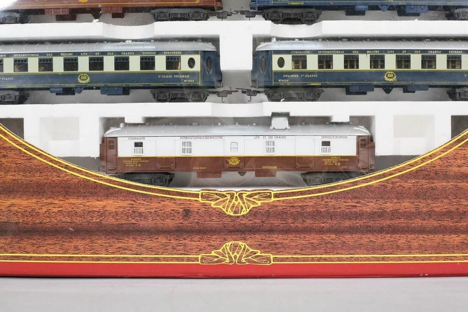 Lima Orient Express HO Scale Steam Passenger Train - Image 4 of 4