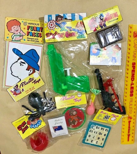 10 VINTAGE 1970s-1980s PLASTIC RACK 