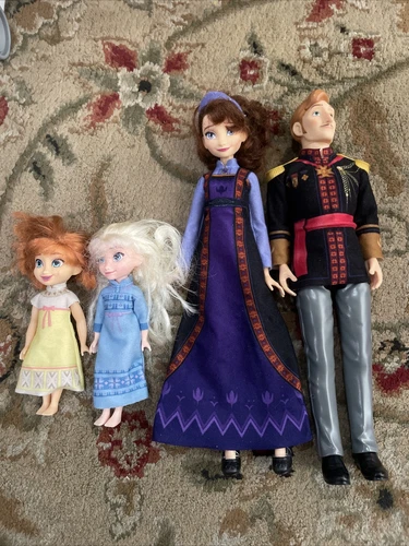 Disney Frozen 2 Arendelle Royal Family 4 Doll Set 