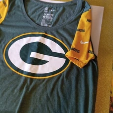 Ladies Large Greenbay Packers Nike