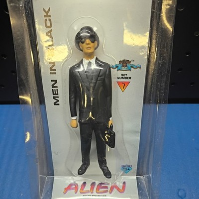 Men In Black ALIEN series Set Number 7 with trading card New