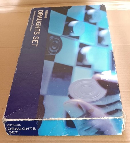 WHSmith DRAUGHTS SET With wooden playing pieces Two players Vintage Game Set - Picture 13 of 24