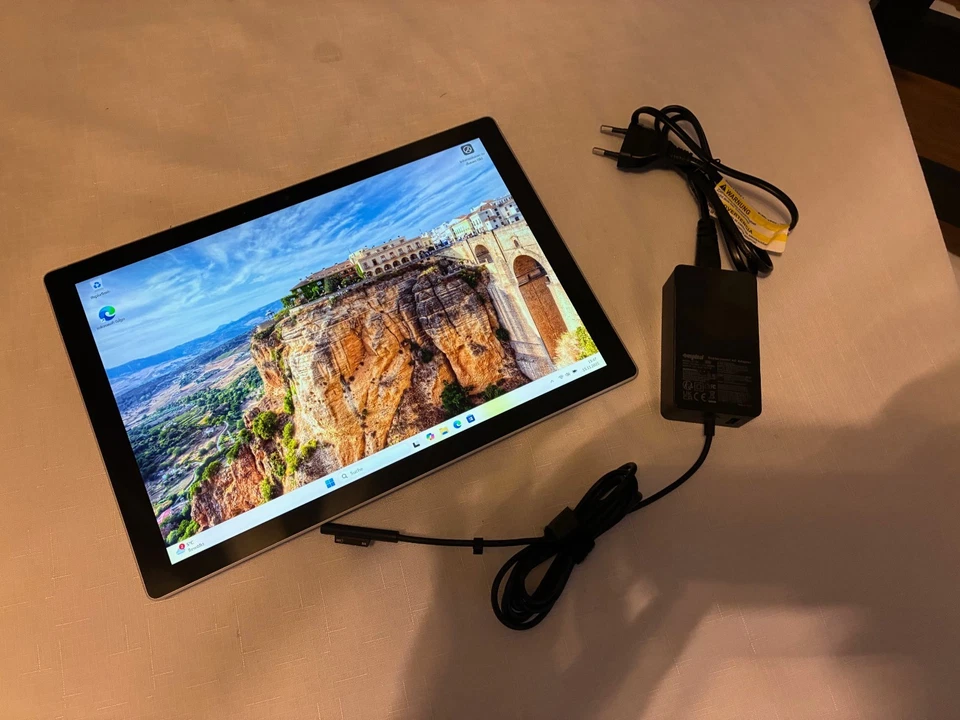 Microsoft Surface Pro 7 – Core i5-1035G4, 8 GB RAM, 128 GB SSD, 12,3” Touch, Win - Bild 2 von 4