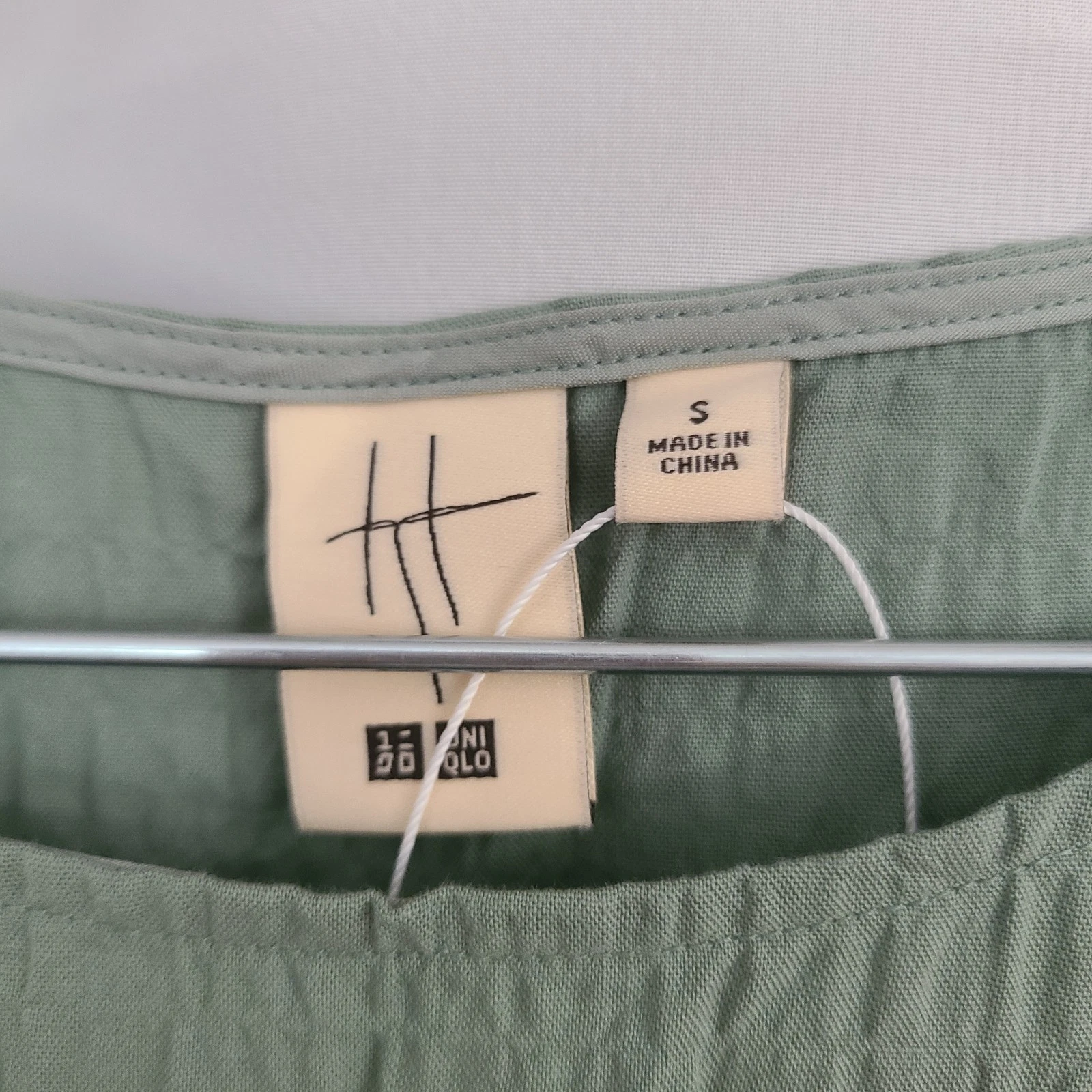 VETEMENTS Maxi abito minimalista senza maniche testurizzato verde salvia Uniqlo Hana Tajima taglia S